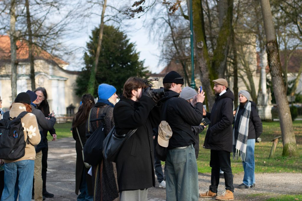 Studierendengruppe bei der Besichtigung des Parks © Dajana Saric